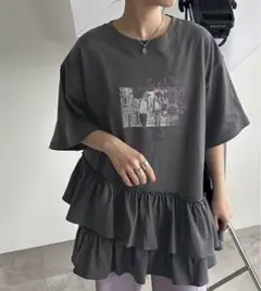 フリル付きグレーTシャツ 半袖
