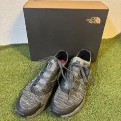 アウトドアシューズ スニーカー