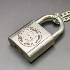 美品 PRADA 南京錠 ネックレス 鍵付 プラダ 041 カデナ - メルカリ