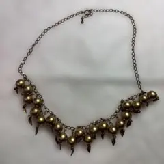 ゴールドパールと葉モチーフのネックレス