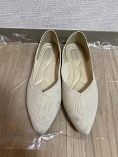 シューラルー 洗えてサラサラ ニットパンプス 24.5cm アイボリー サテンのサムネイル