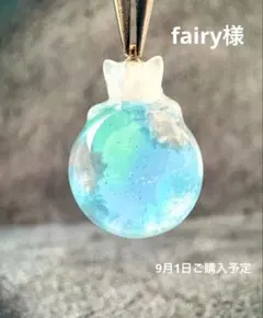 優しい空 - 乗っかり猫の空玉レジン - ネックレス キーホルダー - メルカリ