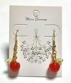 ハンドメイド　艶ミニりんごデザイン ピアス　葉っぱ付き　アップル　レジン