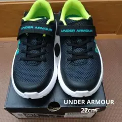 【新品未使用】UNDER ARMOUR スニーカー 22.0cmのサムネイル