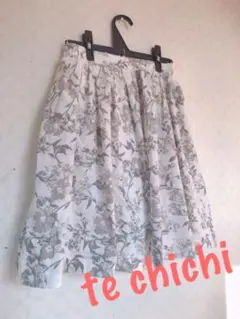 膝丈スカート　フレアスカート　テチチ