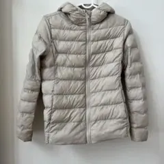 UNIQLOベージュ フード付き キルティングダウンコート