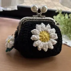 ハンドメイド　かぎ編みがま口ポーチ　小銭入れ　グラニースクエア　モチーフ編み　黒