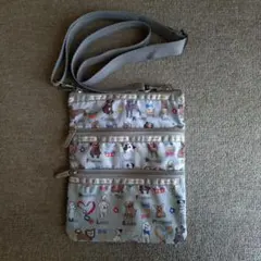 LeSportsac　3zipクロスボディショルダーバッグ　サコッシュ