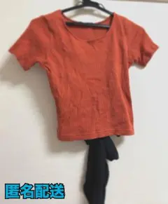 リボン付きオレンジTシャツ