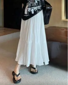 ホワイトプリーツロングスカート