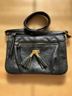 黒 タッセル付き ショルダーバッグ