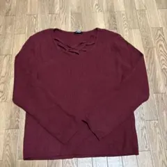 バーガンディ Vネック クロスデザイン ニット