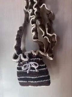 フリル付き巾着型ショルダーバッグ