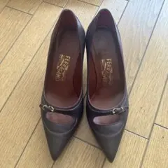 美品 Salvatore Ferragamo ガンチーニ レザーパンプス　茶色のサムネイル