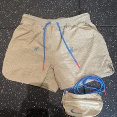 Nike オフホワイト　ウーブンショートパンツ　サイズM
