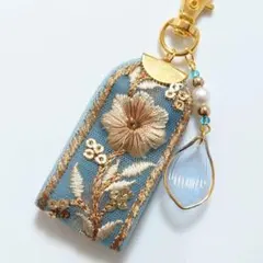 水色ベージュ　インド刺繍リボン　キーホルダーチャーム　ビーズ付き♪
