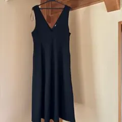 UNIQLO Vネック ノースリーブ ワンピース ブラック