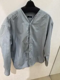 アーバンリサーチグレー ノーカラー ボタンアップシャツ
