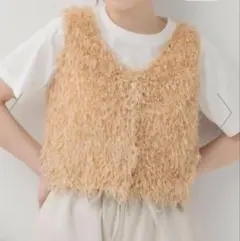 【新品】 ベージュ ファー風 Vネック ベスト