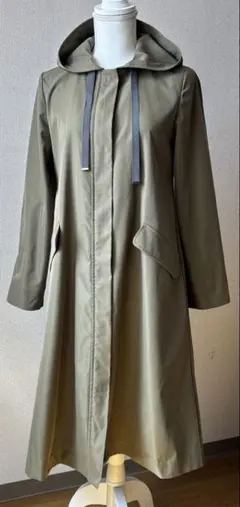 カーキ色 フード付きコート