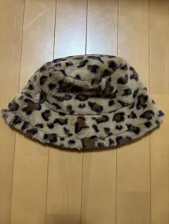 ヒョウ柄ファーバケットハット
