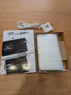 ほぼ未使用　New Nintendo 3DS LL ホワイト 本体と付属品