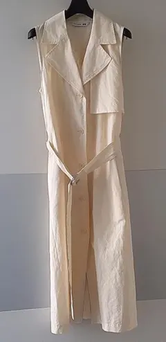 UNIQLOリネンブレンドラペルワンピース（ノースリーブ）
