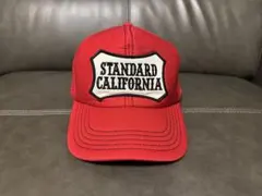 スタンダードカリフォルニア ロゴ ワッペン メッシュキャップ レッド