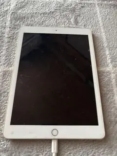 Apple iPad ゴールド　第5世代