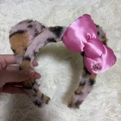 ヒョウ柄キティカチューシャ ピンクリボン付き