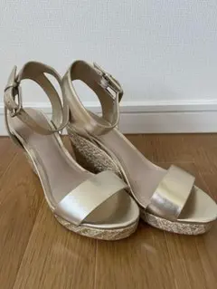 ALDO ゴールド ウェッジソール サンダル 36のサムネイル