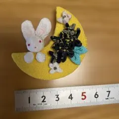 ハンドメイド つまみ細工 ブローチ 月とうさぎ