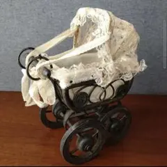 ヴィンテージ風 ミニチュア乳母車 木製車輪