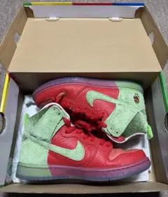 25cm Nike SB Dunk High Strawberry Cough