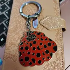 【新品】草間彌生　かぼちゃ　キーホルダー 赤