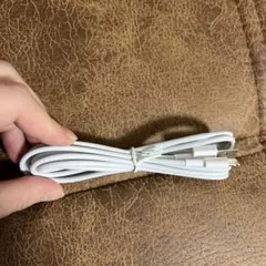 ホワイト Lightningケーブル