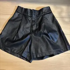 黒 合成皮革 ショートパンツ フロントタック