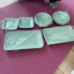 新しいプラスチック製食器セット