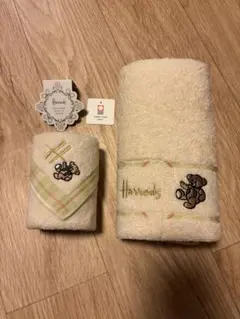 新品未使用　Harrods タオルセット 今治タオル　クマ　ロゴ　クリーム　緑のサムネイル