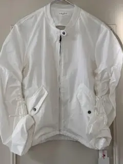 新品タグ付きakane ホワイト ジャンパー　ブルゾン