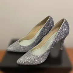 美品☆（23.5〜24センチ）シルバー グリッター ポインテッドトゥパンプス
