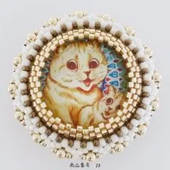 ビーズ刺繍　猫　ブローチ　約3.9×3.9cm　約13.5g