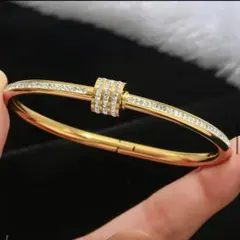 ✨ゴールド ✨バングル　ストーン付きステンレス アレルギーフリー上品 フォーマル