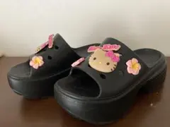 ハローキティ プラットフォームサンダル 花飾り付き　厚底ヒールサンダルのサムネイル