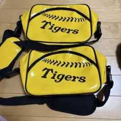 あ*き様 早い者勝ち 阪神タイガース 90周年ロゴ入りエナメルバッグ 300