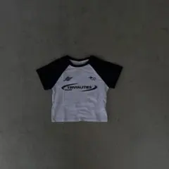 【Y2Kスタイル】TRIVIALITIES グラフィック ラグラン Tシャツ