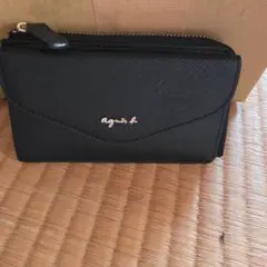 agnes b. レザーフラグメントケース ブラック。