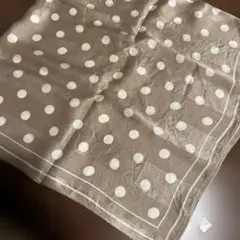 レア柄　BALENCIAGA シルク　大判スカーフ　グレー系　パンダ抱っこ柄 レア柄 BALENCIAGA シルク 大判スカーフ グレー系 パンダ抱っこ