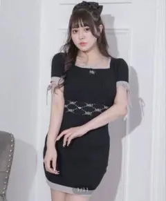 pium ロゴバイカラー半袖ニットワンピース - メルカリ