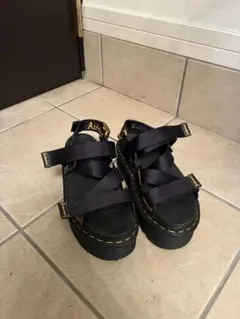 Dr. Martens 厚底サンダル ブラックのサムネイル